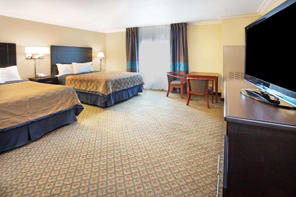 Queen Room with Two Queen Beds - Disability Access/Non-Smoking interior